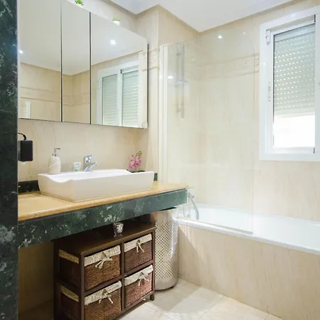 Selwo Apartment- Very Close To The Beach And With A Magnificent Terrace *